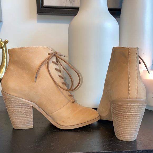 π Kelsie Dagger Brooklyn Jensen Suede Ankle Boot - Picture 1 of 4